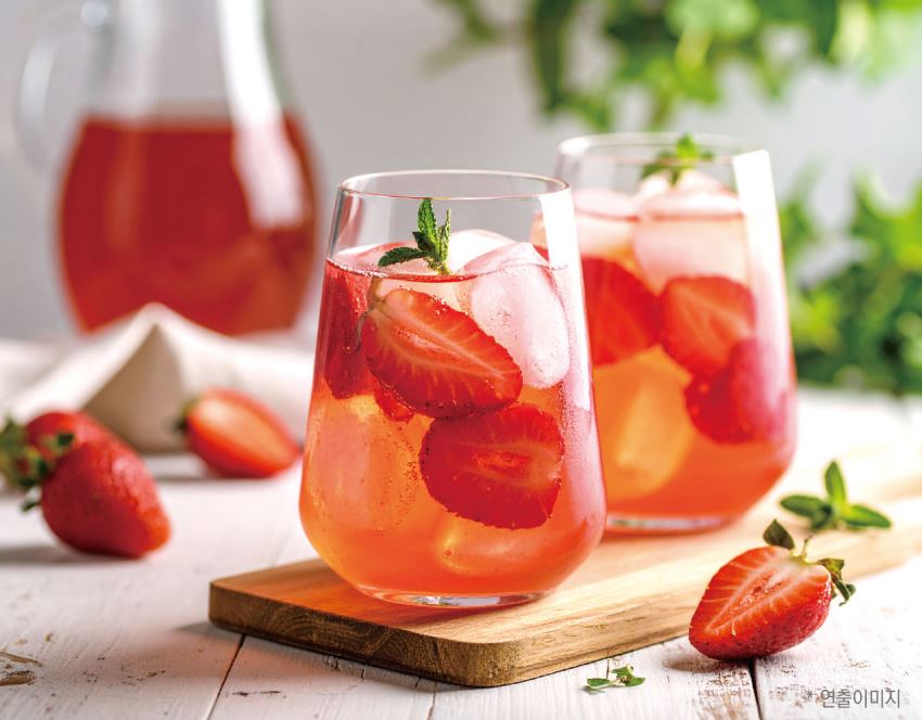 Kombucha Strawberry Flavor – 30 Tea Sticks Fermented Wellness Tea